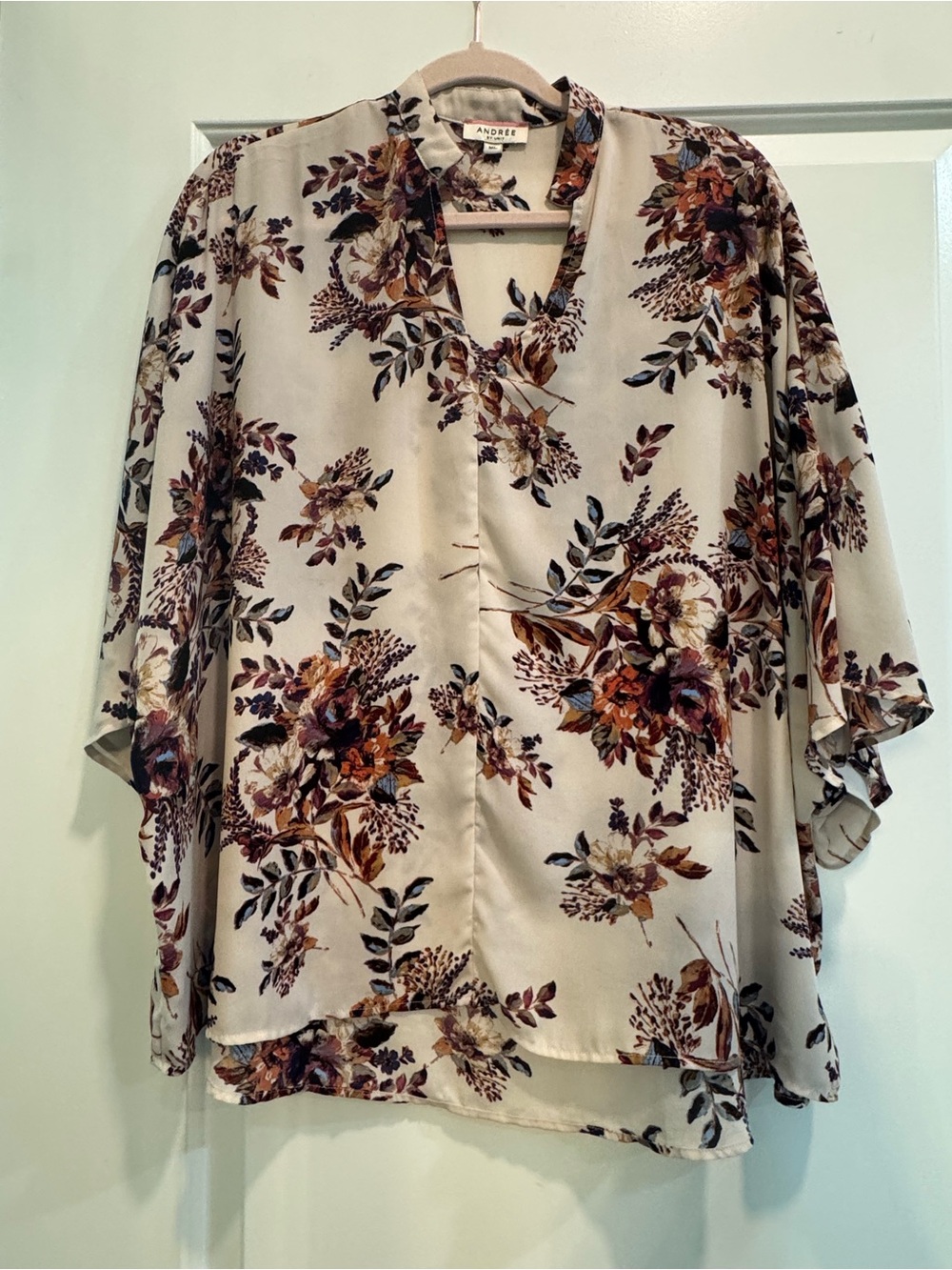 ANDREE BY UNIT Cream Floral V-Neck Short Sleeve Blouse